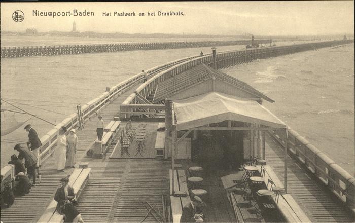 Nieuwpoort-Baden Met Paalverk en het Drankhuis