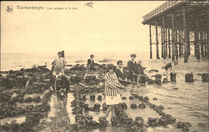Blankenberghe Les enfants a la mer