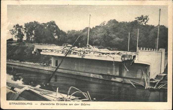 Strasbourg Alsace Zerstörte Brücke am Fluss