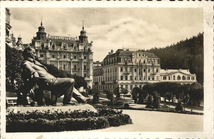 Marienbad Tschechien Boehmen Goetheplatz mit Goethedenkmal Böhmen