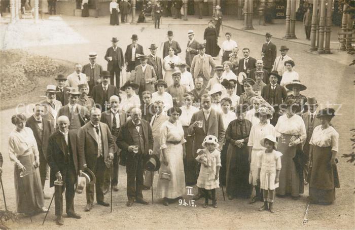 Wildungen Bad Kurgaeste mit Trinkglaesern