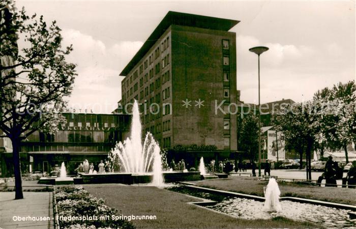 Oberhausen Friedensplatz mit Springbrunnen