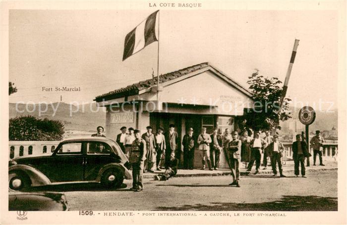 Hendaye 64 Pont International A gauche le Fort St Marcial