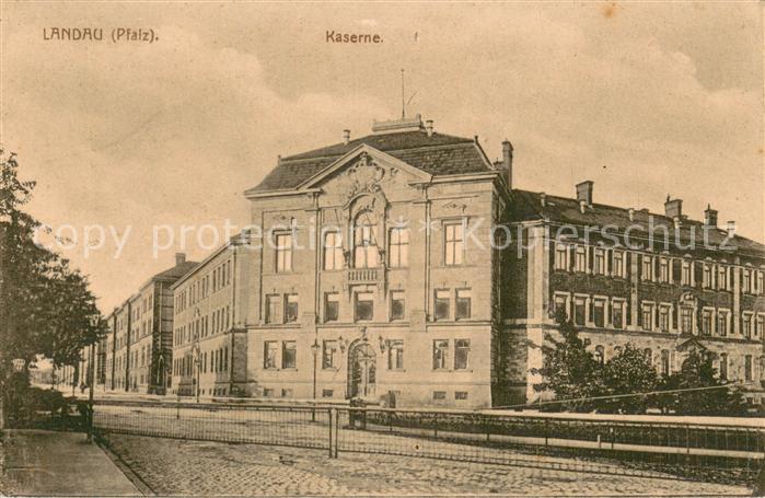 Landau Pfalz Kaserne mit Bahnuebergang