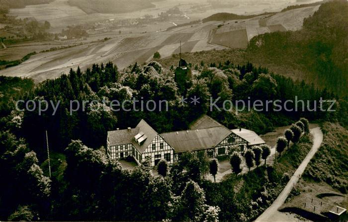 Eversberg Jahn Halle und Burgruine Fliegeraufnahme