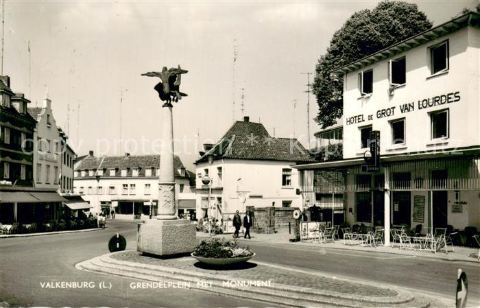 Valkenburg ZL Suedholland Grendelplein met Monument
