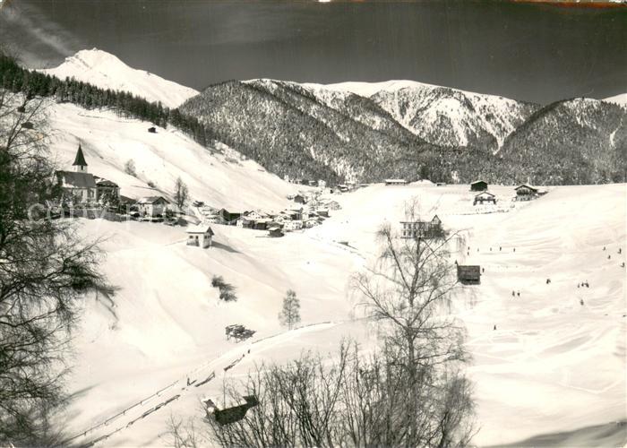 Wiesen Albula mit Skilift uebungsgelaende und Valbellahorn