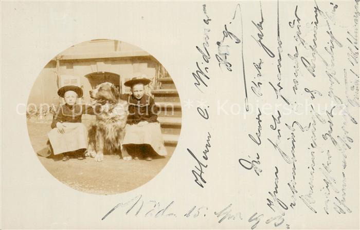 Waedenswil Waedensweil ZH Trachtenkinder mit Hund