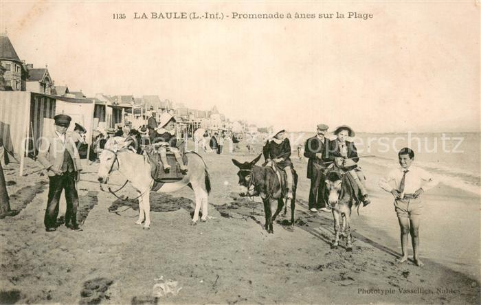 La Baule sur Mer 44 Promenade a anes sur la Plage