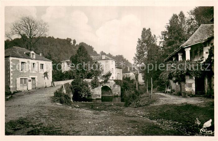 Saint-Jean-de-Cole Le Vieux Pont et Maison a Colonnades