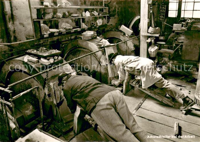 Idar-Oberstein Weiherschleife Gebrueder Heinz Achatschleifer bei der Arbeit