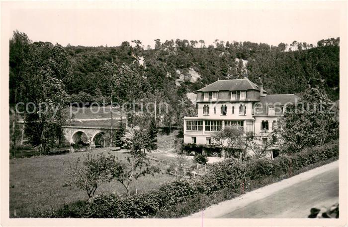 Saint-Leonard-des-Bois Le Touring Hotel sa prairie au bord de la Sarthe son viev