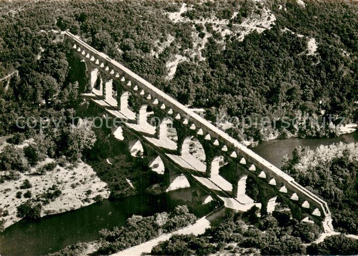 Vers-Pont-du-Gard Le pont du Gard Aqueduc romain vue aérienne