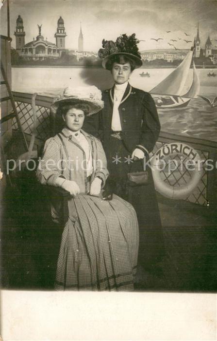 Zuerich ZH Junge Damen bei der Dampferfahrt Zuerichsee