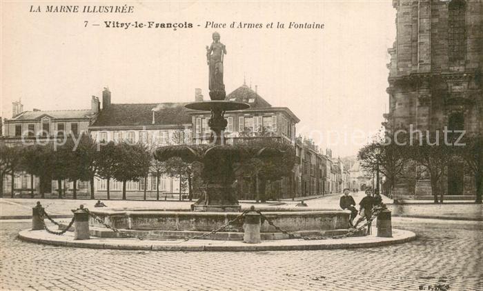 Vitry-le-Francois Place d Armes et la Fontaine