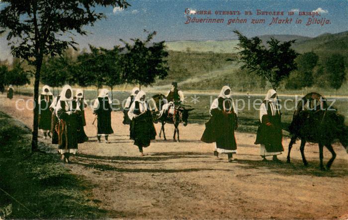 Bitolja Bitolj Bitola Monastir Macedonia Baeuerinnen gehen zum Markt