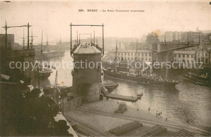 Brest 29 Le Pont Tournant s ouvrant