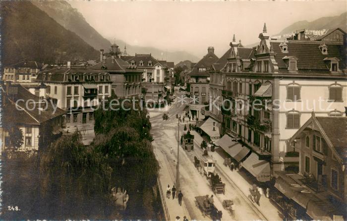 Interlaken BE Bahnhofstrasse m. Kutschen