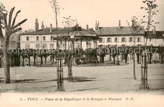 Toul 54 Place de la Republique et le Kiosque a Musique