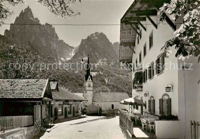 Seis am Schlern Kastelruth Siusi allo Sciliar Suedtirol IT Dorfpartie m. Schlern