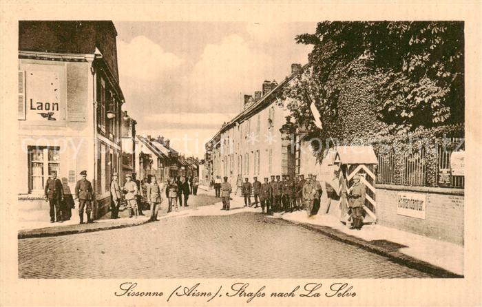 Sissonne 02 Aisne Strasse nach La Selve Soldaten Militaer
