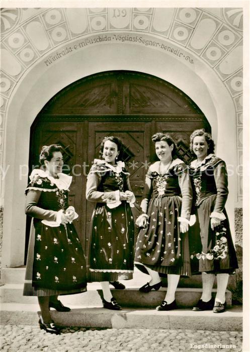 Scuol GR Engadinerinnen Trachten