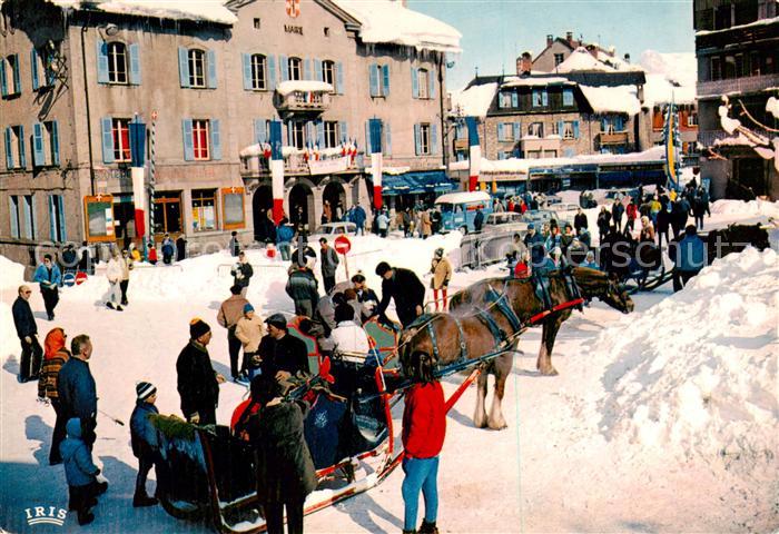 Megeve 74 Haute-Savoie Place de la Mairie en hiver Pferdeschlitten