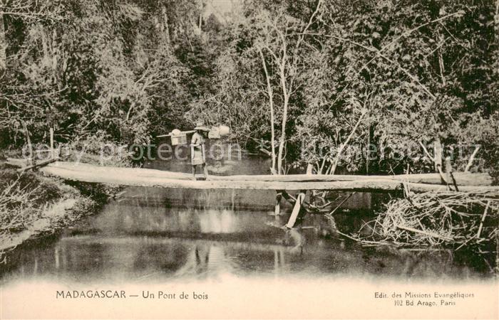 Madagascar Un pont du bois