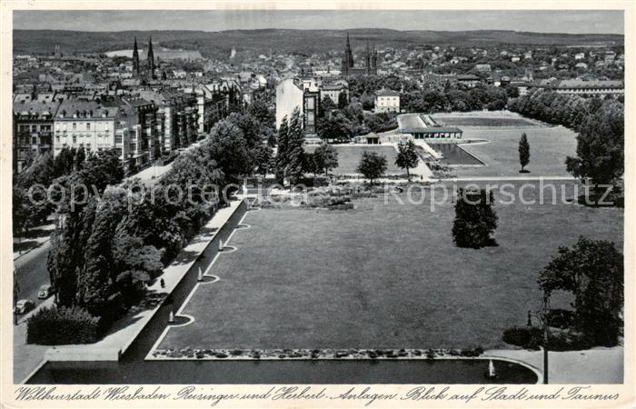Wiesbaden Reisinger und Herbert Anlagen mit Stadt und Taunusblick