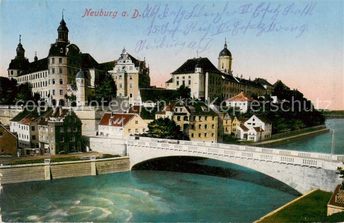 Neustadt Donau Blick ueber die Donau zum Schloss