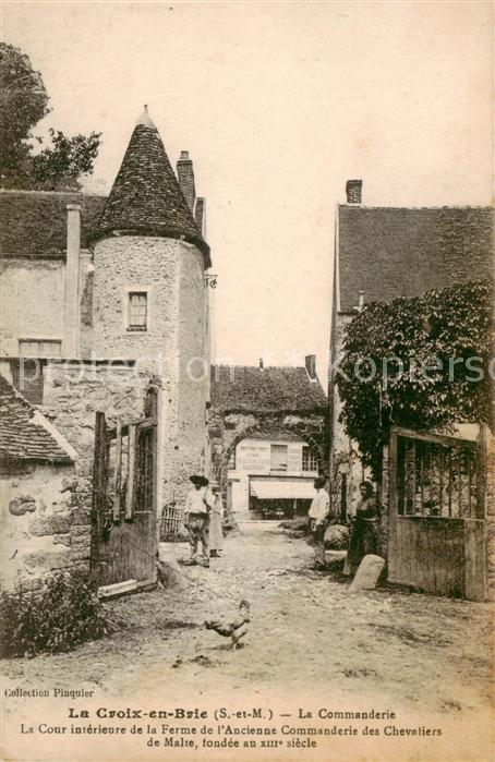 La Croix-en-Brie 77 Seine-et-Marne La Commanderie La Cour interieure de la Ferme