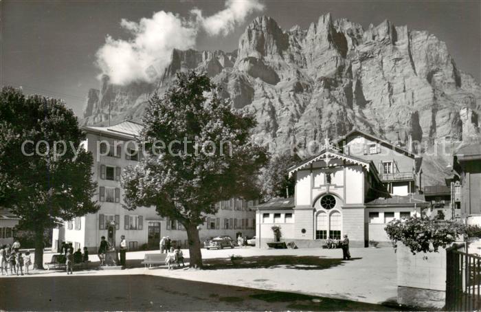 Leukerbad Loueche-les-Bains VS Dorfplatz und Bains St Laurent mit Leeshoerner