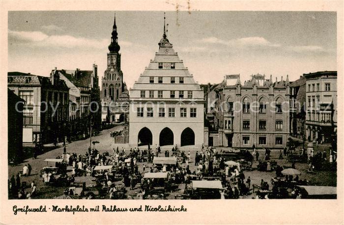 Greifswald Marktplatz mit Rathaus und Nicolaikirche