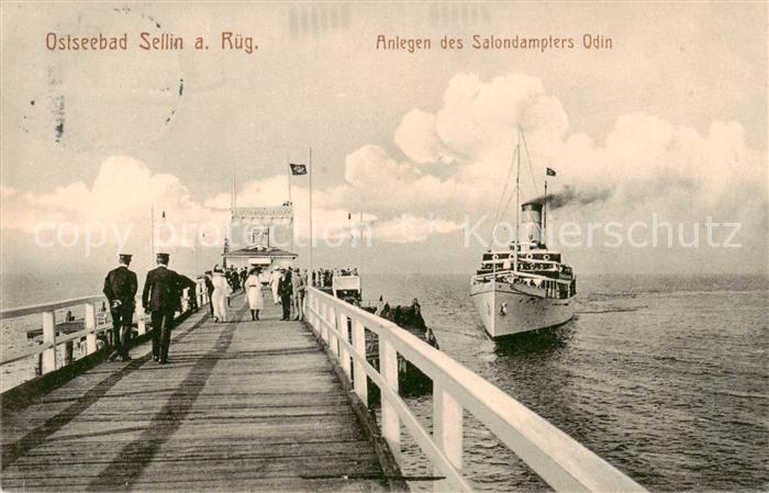 Sellin  Ruegen Anlegen des Salondampfers Odin