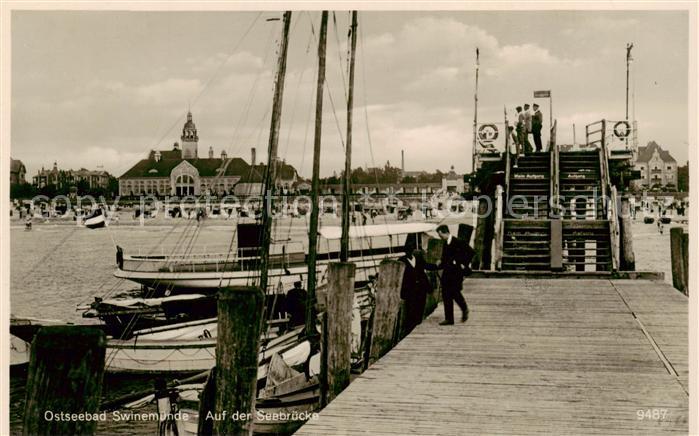 Swinemuende Swinoujscie Auf der Seebruecke