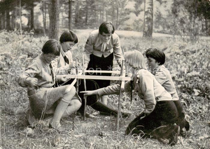 Goms VS Weltlager in Goms Pfadfinderinnen an der Arbeit
