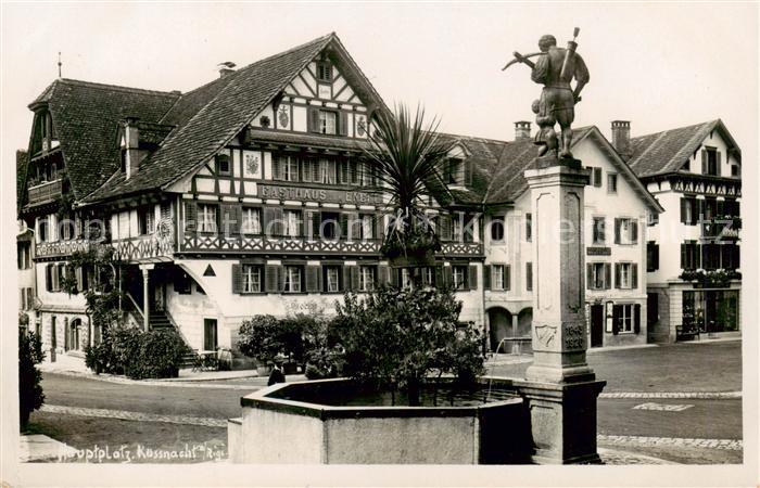 Kuessnacht Hauptplatz mit Brunnen und Tell Statue