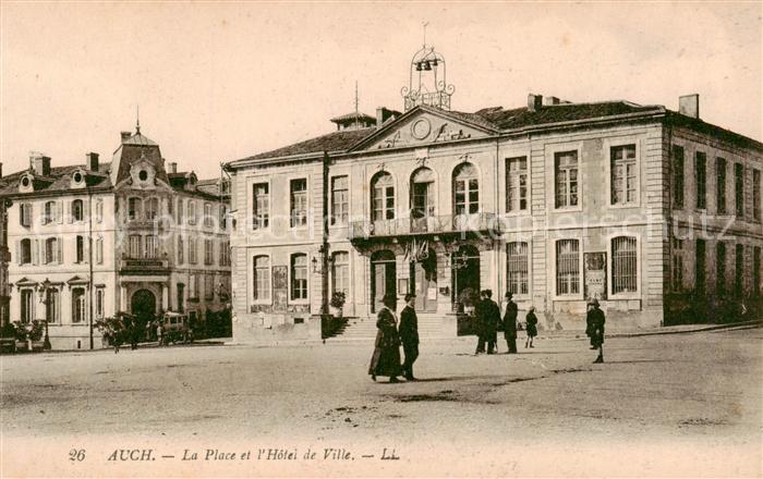 Auch 32 Gers La Place et l Hotel de Ville