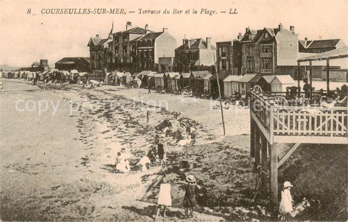 Courseulles-sur-Mer 14 Calvados Terrasse du Bar et la Plage