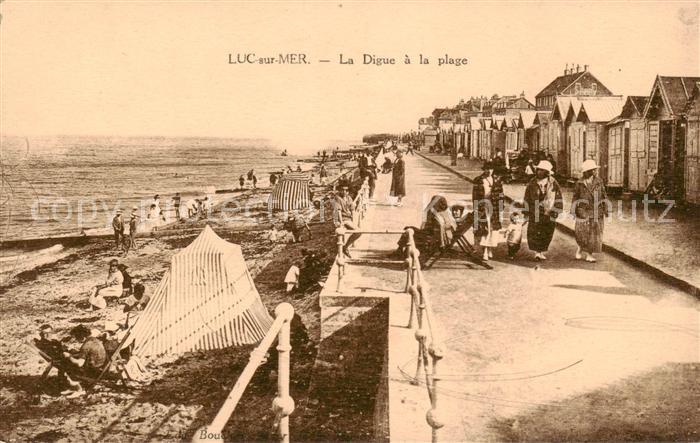 Luc-sur-Mer 14 Calvados La Digue a la plage