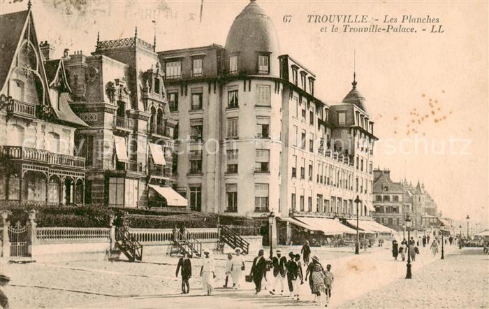 Trouville-sur-Mer Les Planches et le Trouville Palace