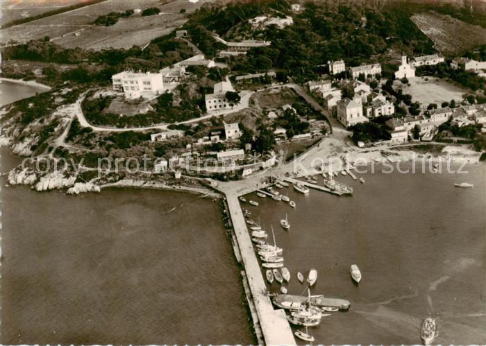 Ile de Porquerolles Vue aerienne sur le Port et la Rade
