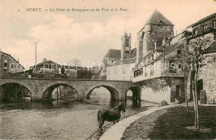 Moret-sur-Loing La Porte de Bourgogne ou du Pont et le Pont