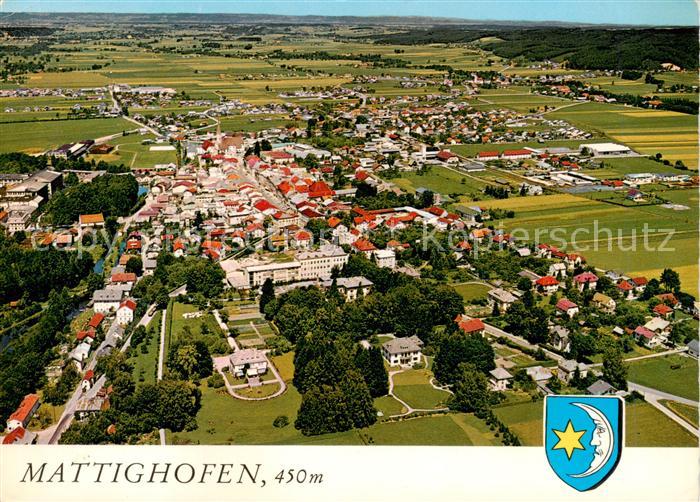 Mattighofen AT Fliegeraufnahme mit Pfarrkirche