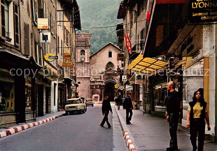 Moutiers 73 d Albertville La Grande Rue au fond Cathedrale Saint Pierre