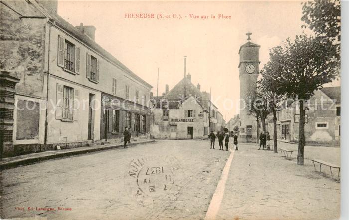 Freneuse 78 Yvelines Vue sur la place