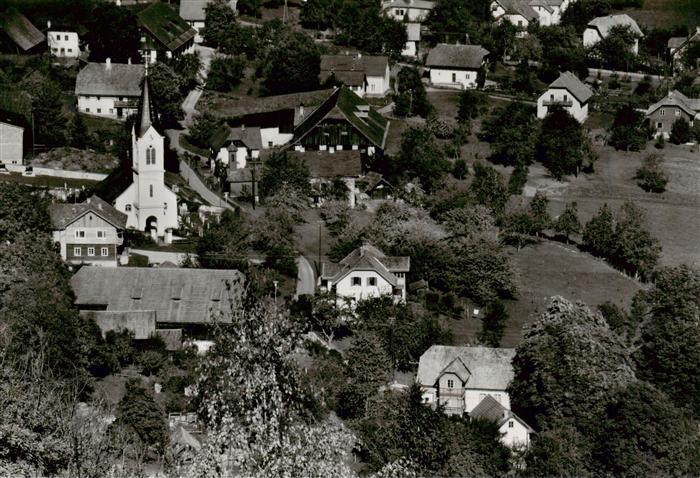 Tschoeran Bodensdorf Ossiacher See Kaernten AT Ansicht mit Kirche
