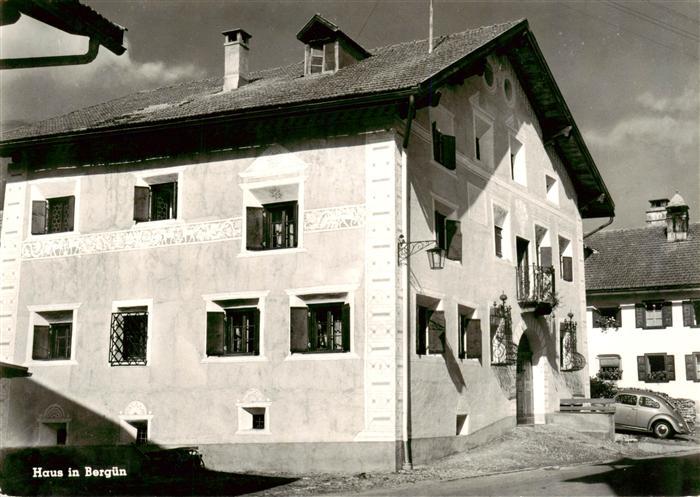 Berguen Bravuogn GR Haus im Dorfzentrum
