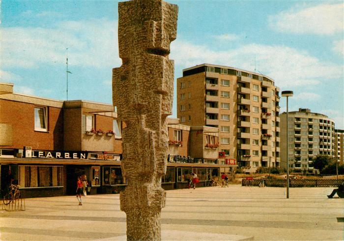 Barne Wunstorf Platz Ladengeschaeft Wohnsiedlung Hochhaeuser Plastik