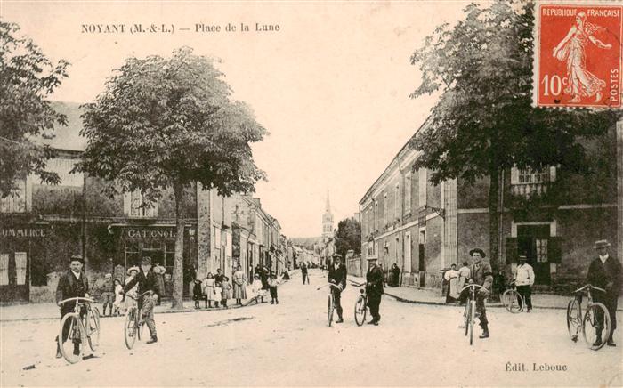 Noyant 49 Maine-et-Loire Place de la Lune